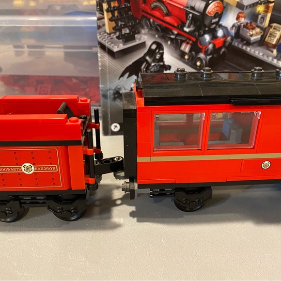LEGO Set 75955 Harry Potter Red Hogwarts Express Set - Picture 5 of 10